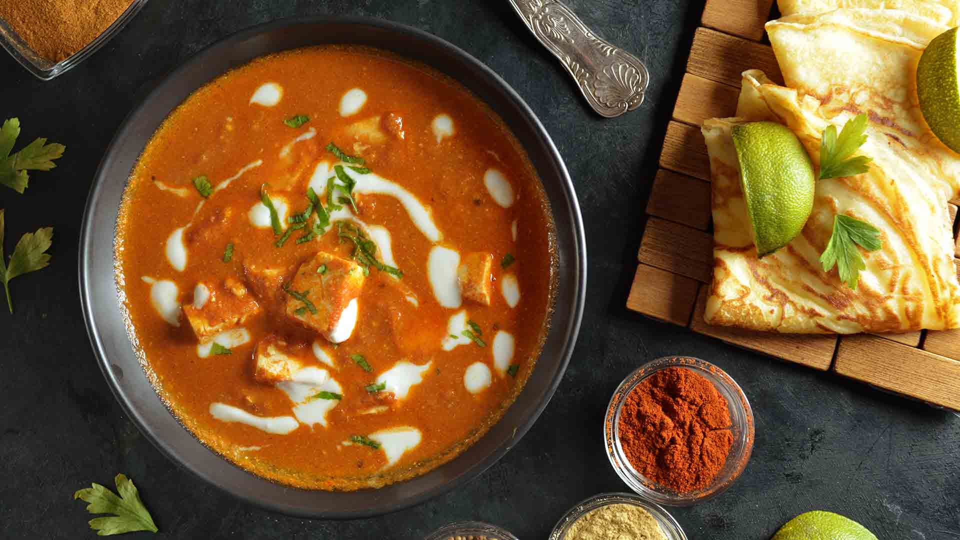 Paneer butter masala – Indisk gryta med kryddig tomatsås och ostkuber